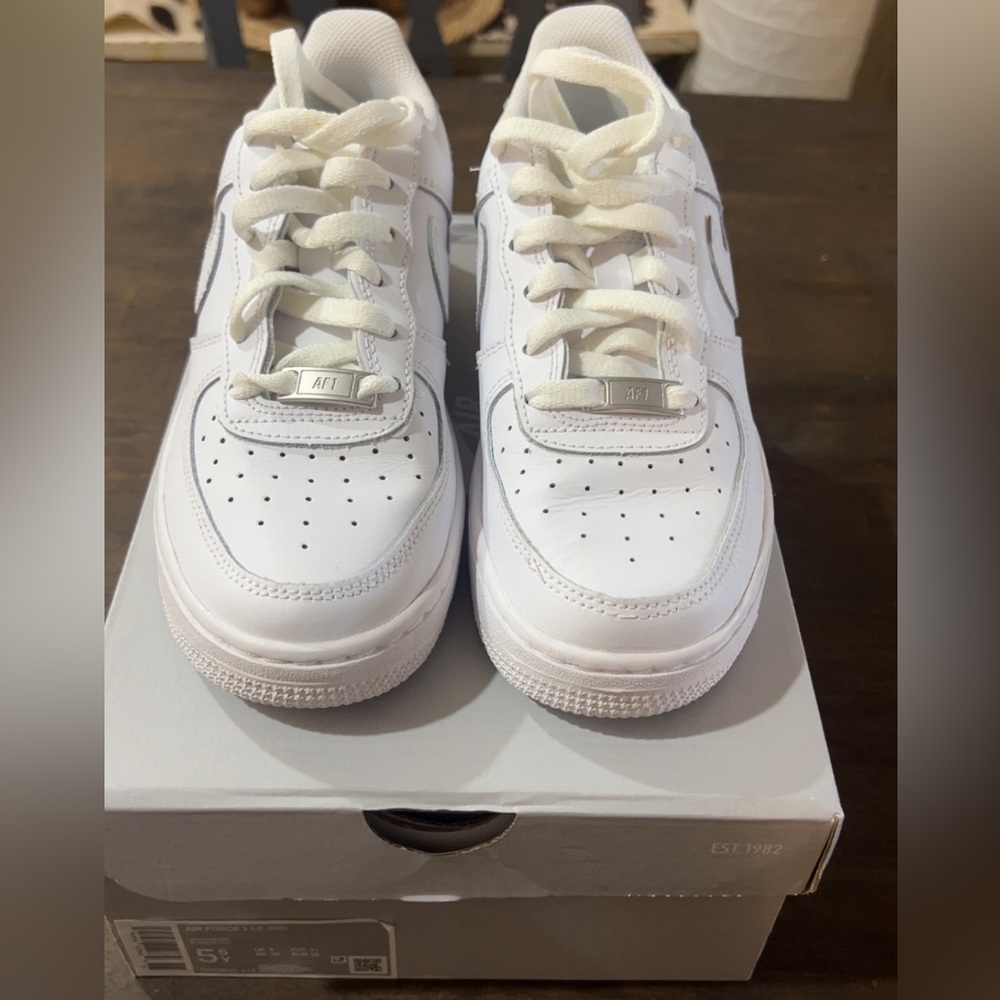 Nike Air Force 1 LE (GS) White Sneakers